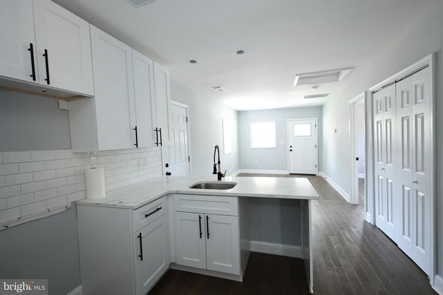5100 QUEENS STROLL PL SE, Washington, DC 20019