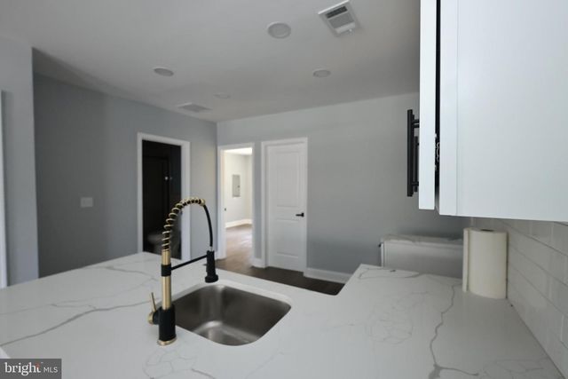 5100 QUEENS STROLL PL SE, Washington, DC 20019