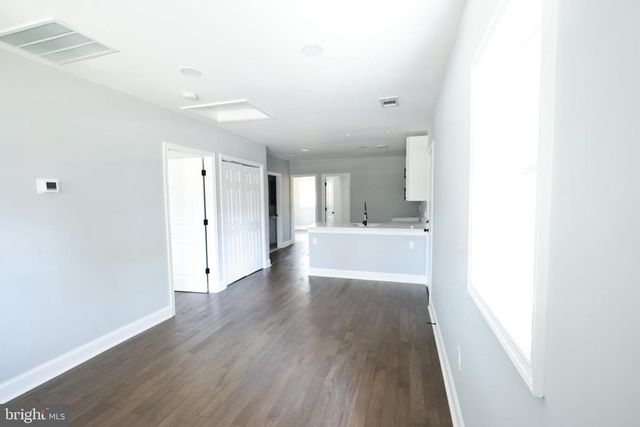 5100 QUEENS STROLL PL SE, Washington, DC 20019
