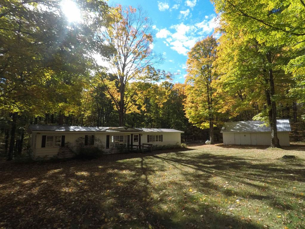 7841 W 28 Road, Slagle Twp, MI 49638