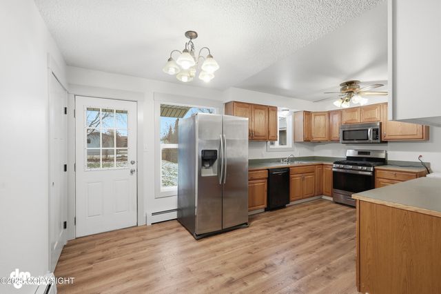 136 E Beaver Avenue, Palmer, AK 99645