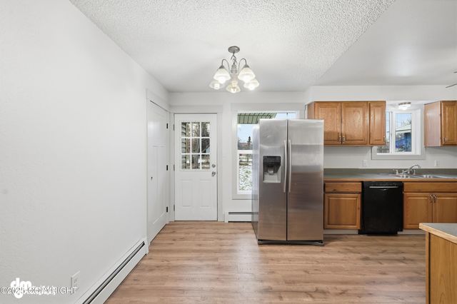 136 E Beaver Avenue, Palmer, AK 99645