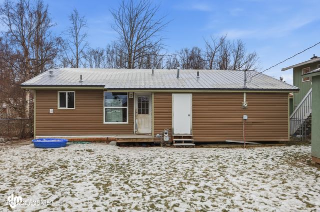 136 E Beaver Avenue, Palmer, AK 99645