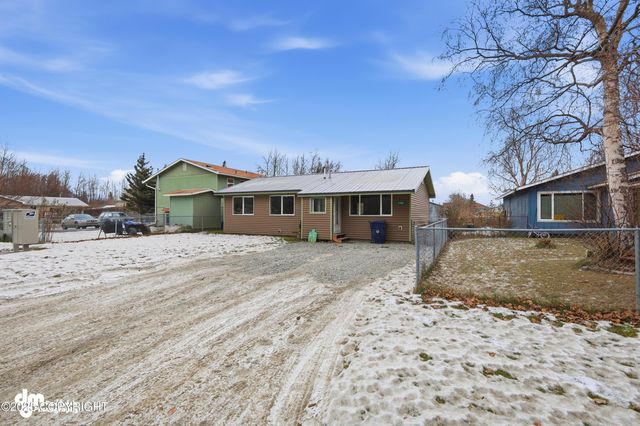 136 E Beaver Avenue, Palmer, AK 99645