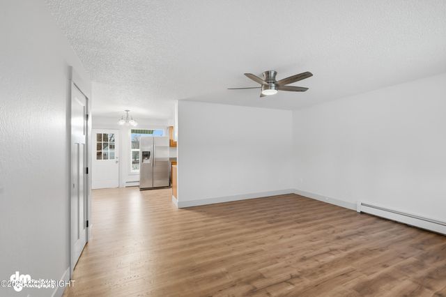 136 E Beaver Avenue, Palmer, AK 99645