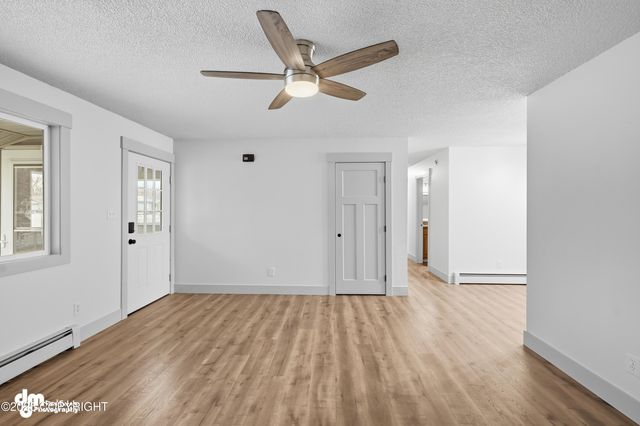 136 E Beaver Avenue, Palmer, AK 99645