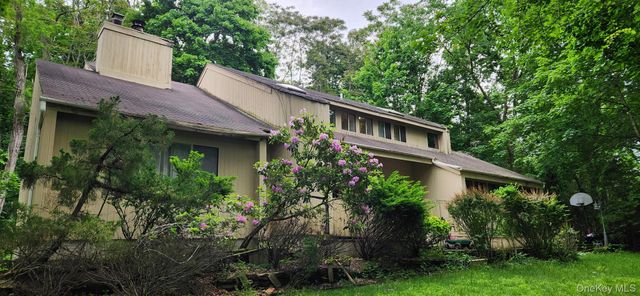 77 Gnarled Hollow Road, East Setauket, NY 11733