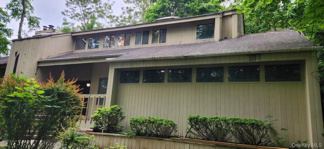 77 Gnarled Hollow Road, East Setauket, NY 11733