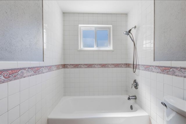 11016 Morris Court NE, Albuquerque, NM 87112