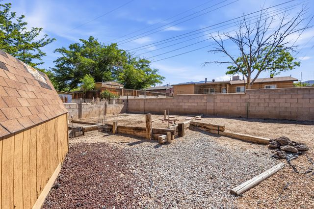 11016 Morris Court NE, Albuquerque, NM 87112