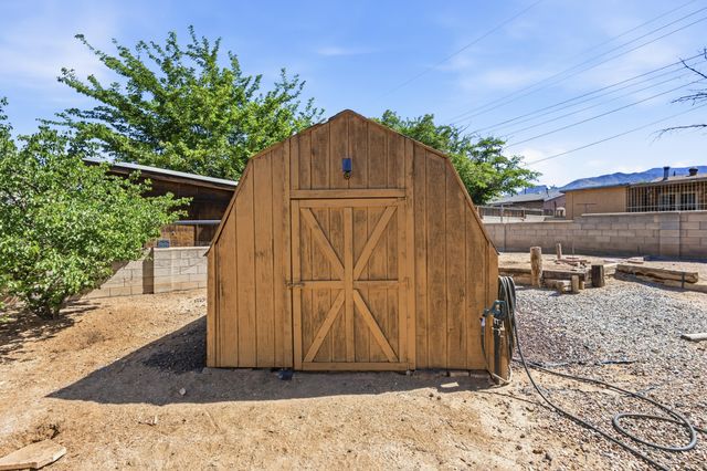 11016 Morris Court NE, Albuquerque, NM 87112