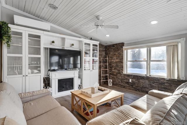 25 Beech Street, Nanuet, NY 10954