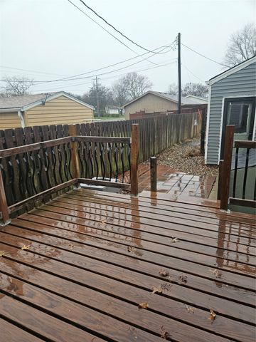 1202 W Desmont Drive, Knoxville, IA 50138