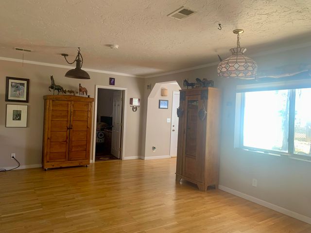 608 W Allen Avenue, Estancia, NM 87016