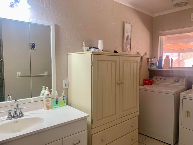 608 W Allen Avenue, Estancia, NM 87016