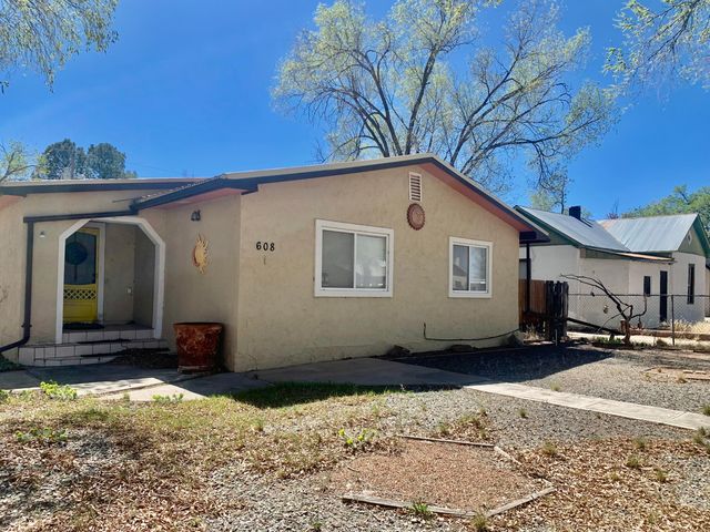 608 W Allen Avenue, Estancia, NM 87016