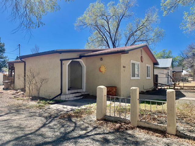 608 W Allen Avenue, Estancia, NM 87016