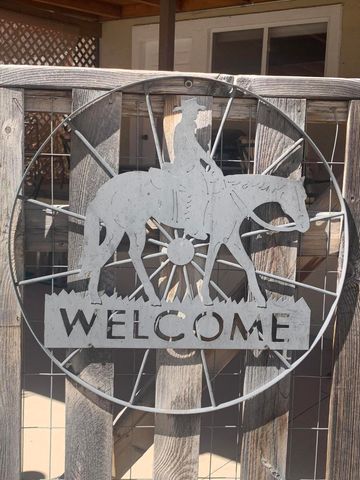 608 W Allen Avenue, Estancia, NM 87016