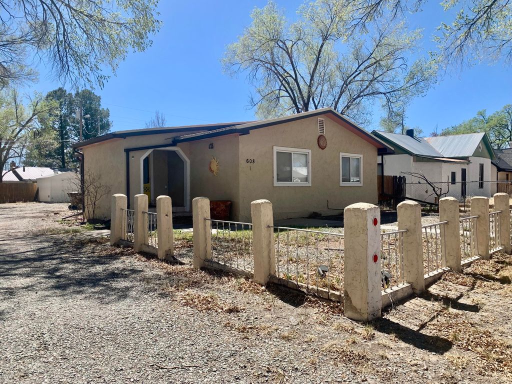 608 W Allen Avenue, Estancia, NM 87016