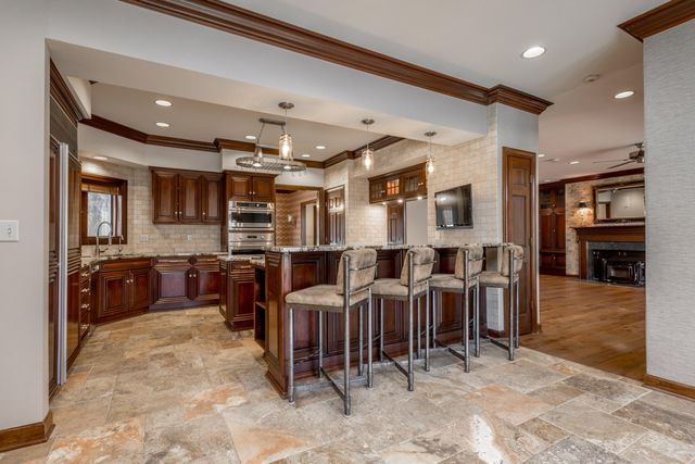 841 S ROUTE UU, Columbia, MO 65203