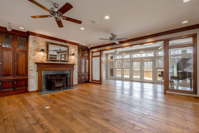 841 S ROUTE UU, Columbia, MO 65203