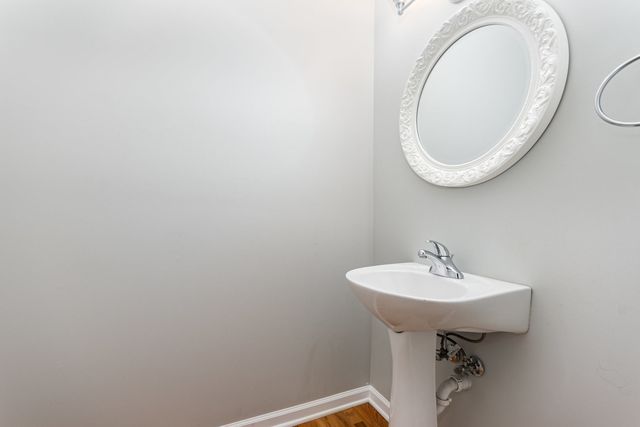 1022 Alexander Lane, Oak Park, IL 60302