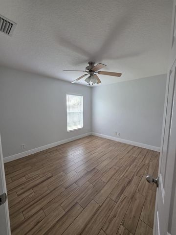 501 SW Fifer Avenue, Port St. Lucie, FL 34953
