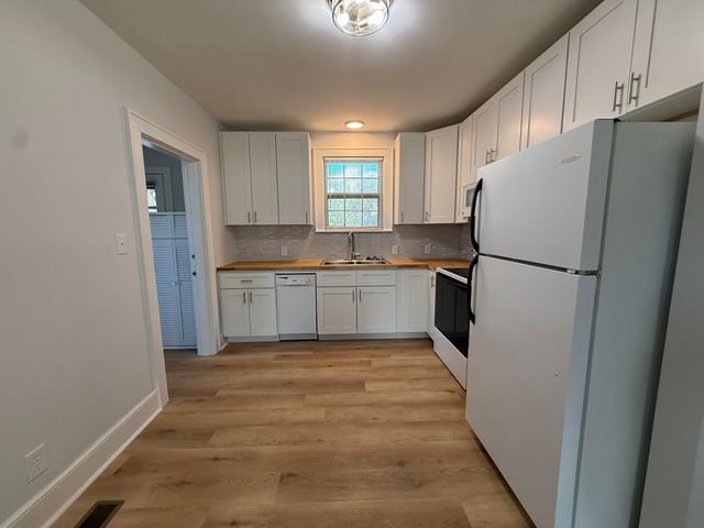 4524 S Rhett Avenue, North Charleston, SC 29405