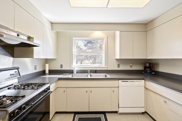 169 Penzance Road, Woods Hole, MA 02543