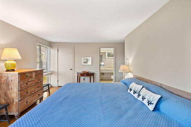 169 Penzance Road, Woods Hole, MA 02543