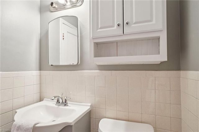 3934 Yarbrough Avenue, Winston-salem, NC 27106