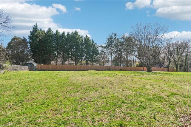 3934 Yarbrough Avenue, Winston-salem, NC 27106