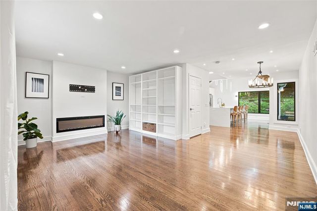 43 Linden Terrace, Leonia, NJ 07605
