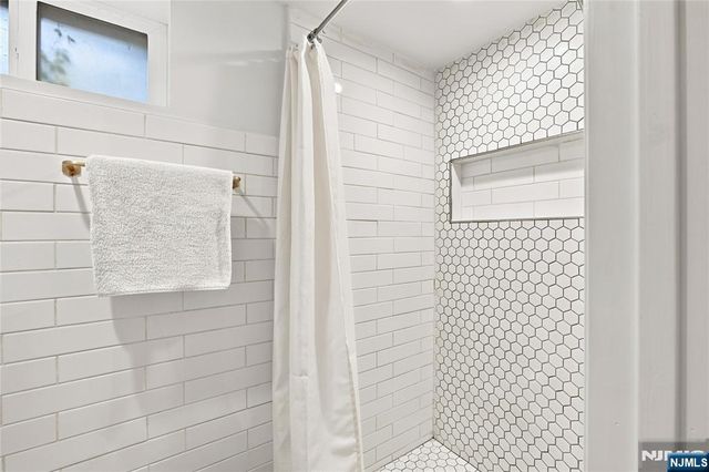 43 Linden Terrace, Leonia, NJ 07605