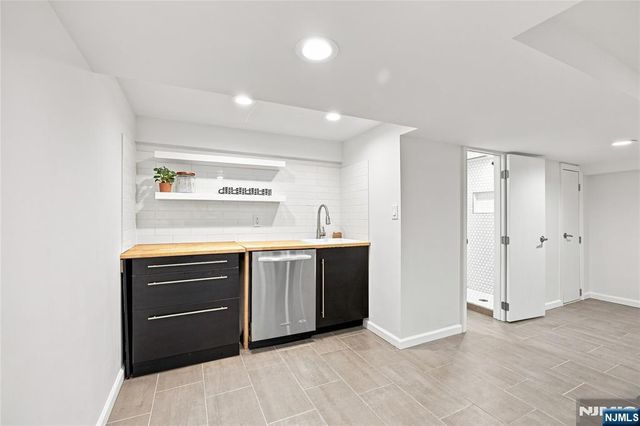 43 Linden Terrace, Leonia, NJ 07605
