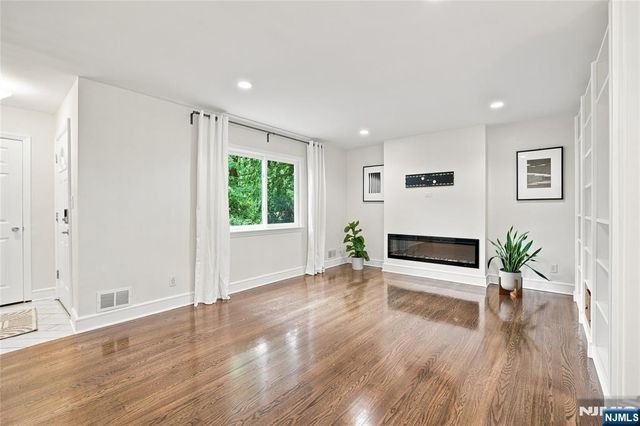43 Linden Terrace, Leonia, NJ 07605