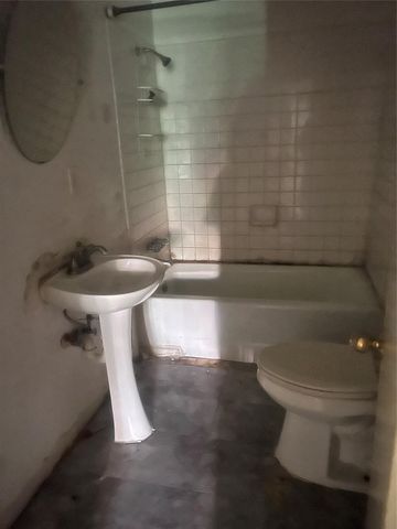 3419 Dennis Street, Houston, TX 77004