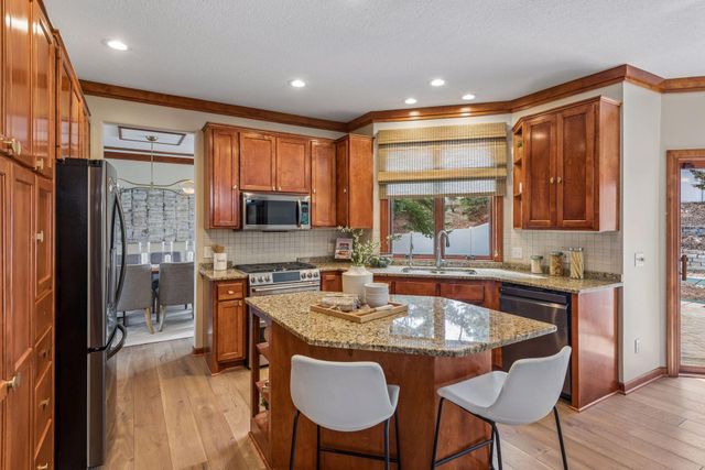 9118 Victoria Drive, Eden Prairie, MN 55347