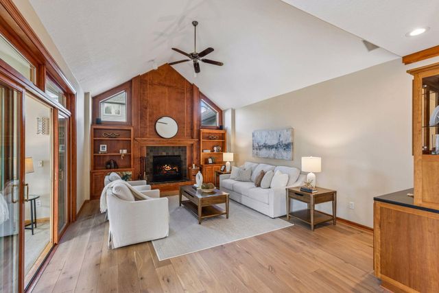 9118 Victoria Drive, Eden Prairie, MN 55347