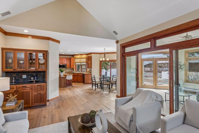 9118 Victoria Drive, Eden Prairie, MN 55347