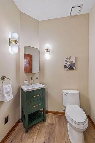 9118 Victoria Drive, Eden Prairie, MN 55347