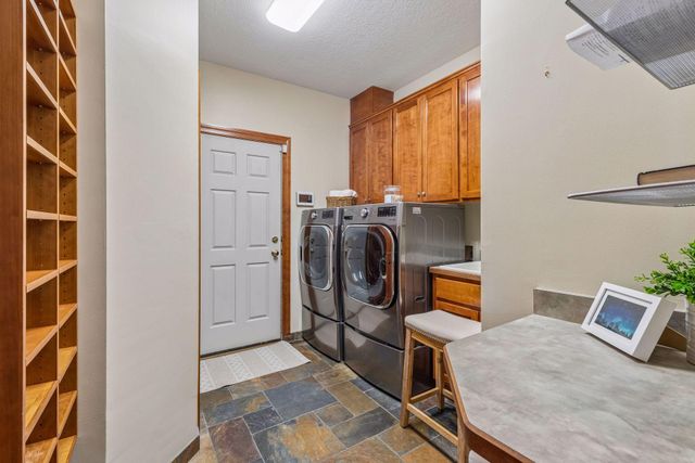 9118 Victoria Drive, Eden Prairie, MN 55347