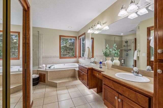 9118 Victoria Drive, Eden Prairie, MN 55347