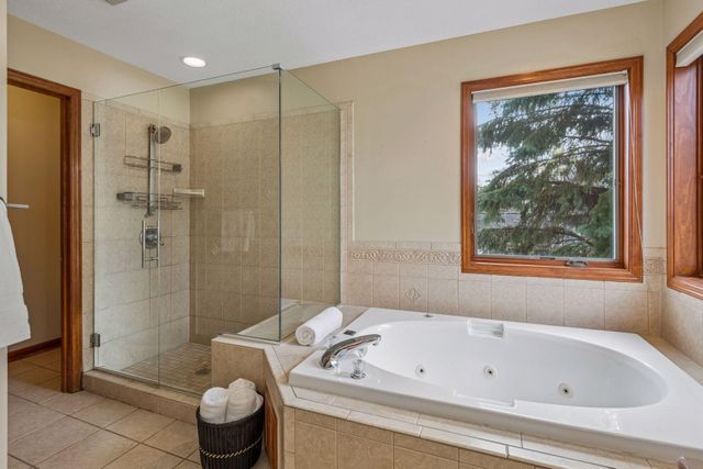 9118 Victoria Drive, Eden Prairie, MN 55347