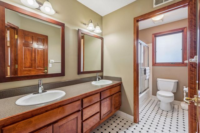 9118 Victoria Drive, Eden Prairie, MN 55347