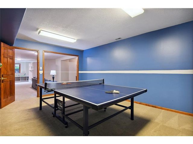 9118 Victoria Drive, Eden Prairie, MN 55347