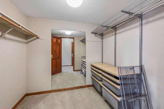 9118 Victoria Drive, Eden Prairie, MN 55347