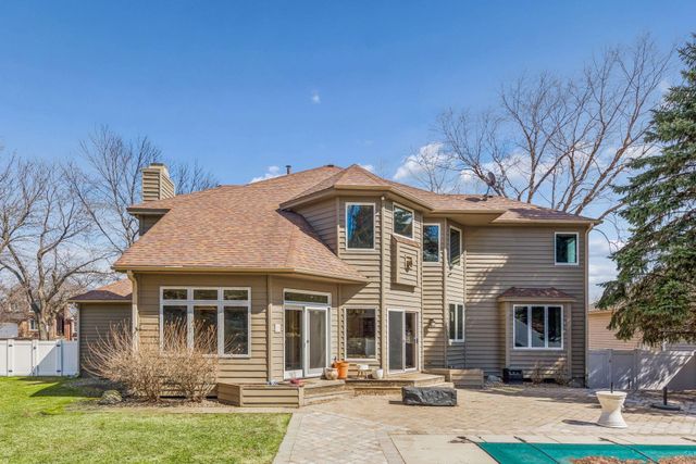 9118 Victoria Drive, Eden Prairie, MN 55347