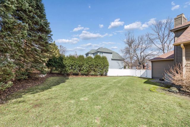 9118 Victoria Drive, Eden Prairie, MN 55347