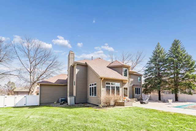 9118 Victoria Drive, Eden Prairie, MN 55347